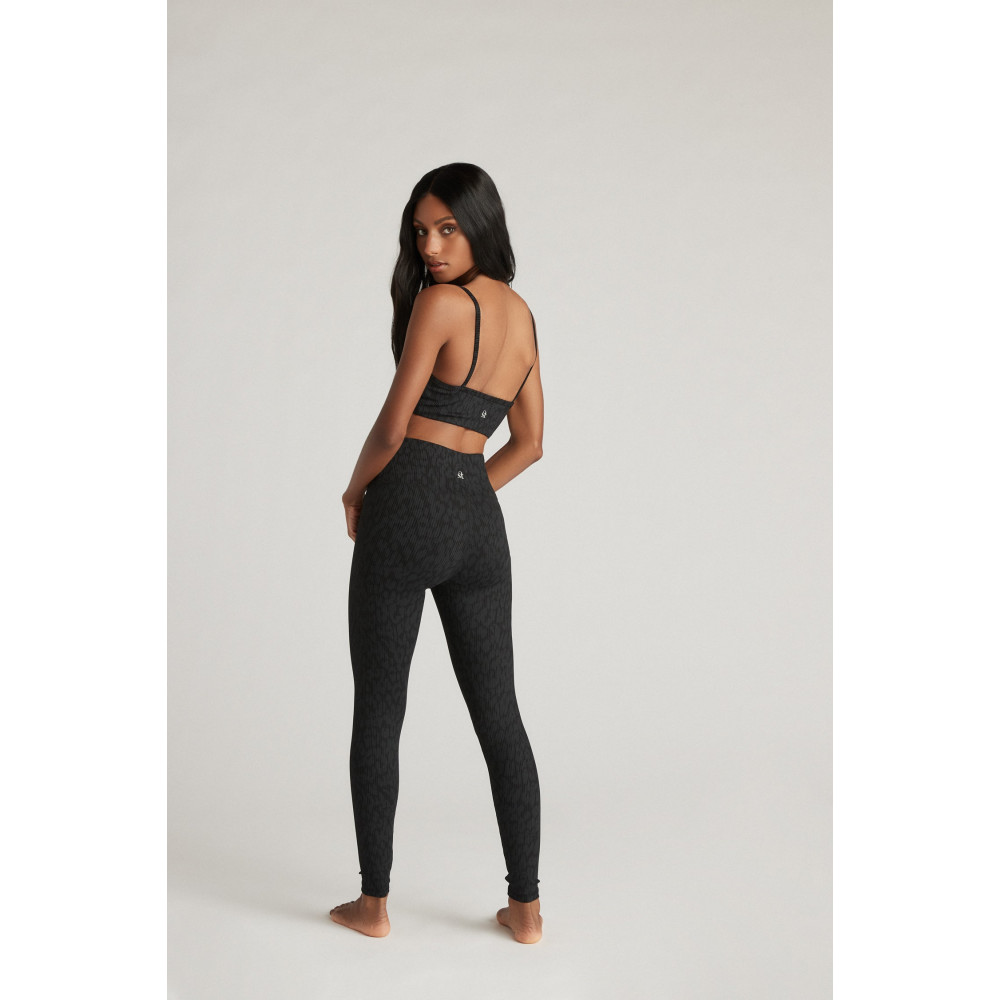 Valor Embossed Ankle Legging