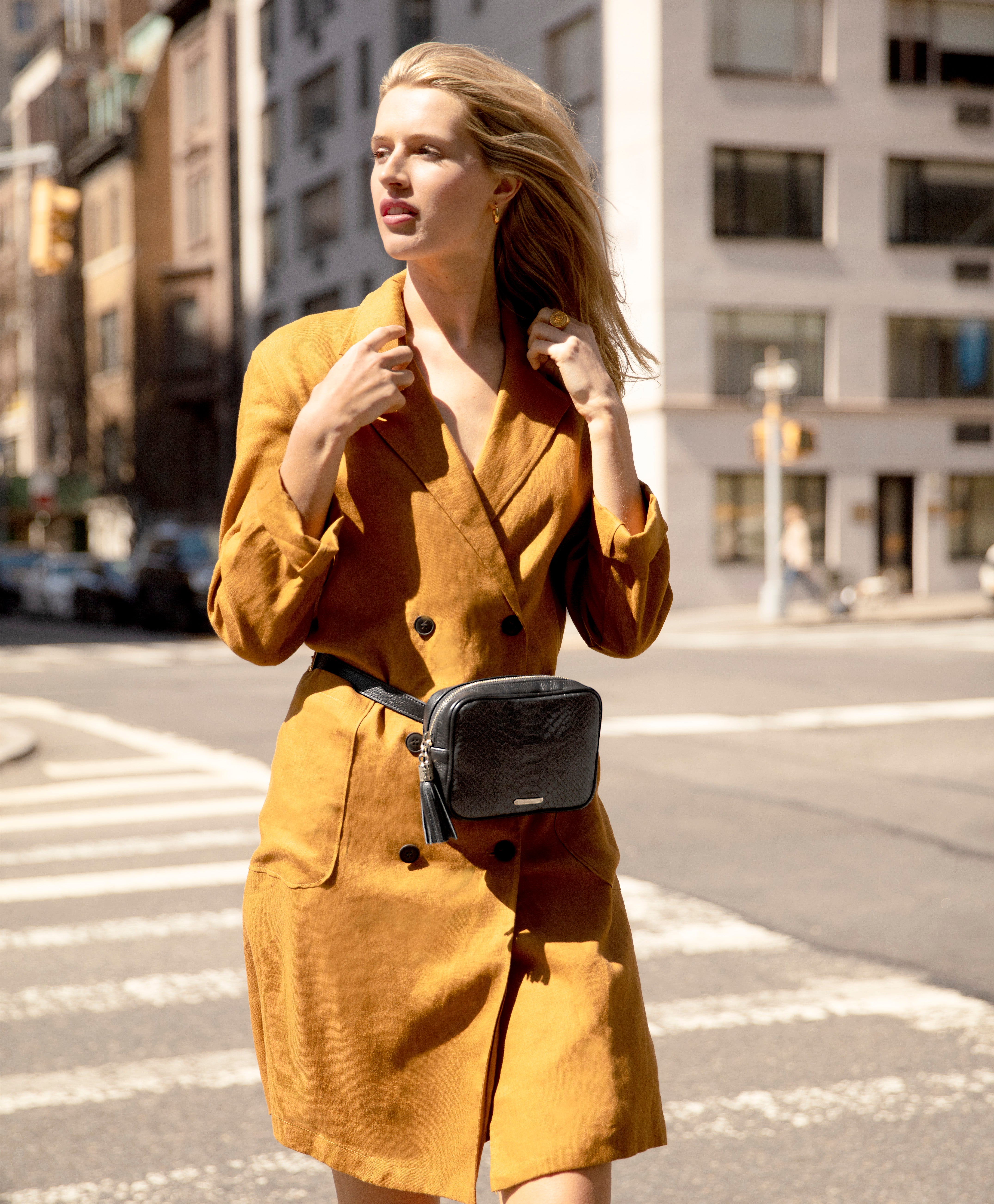 Essence Paradox Belt Bag